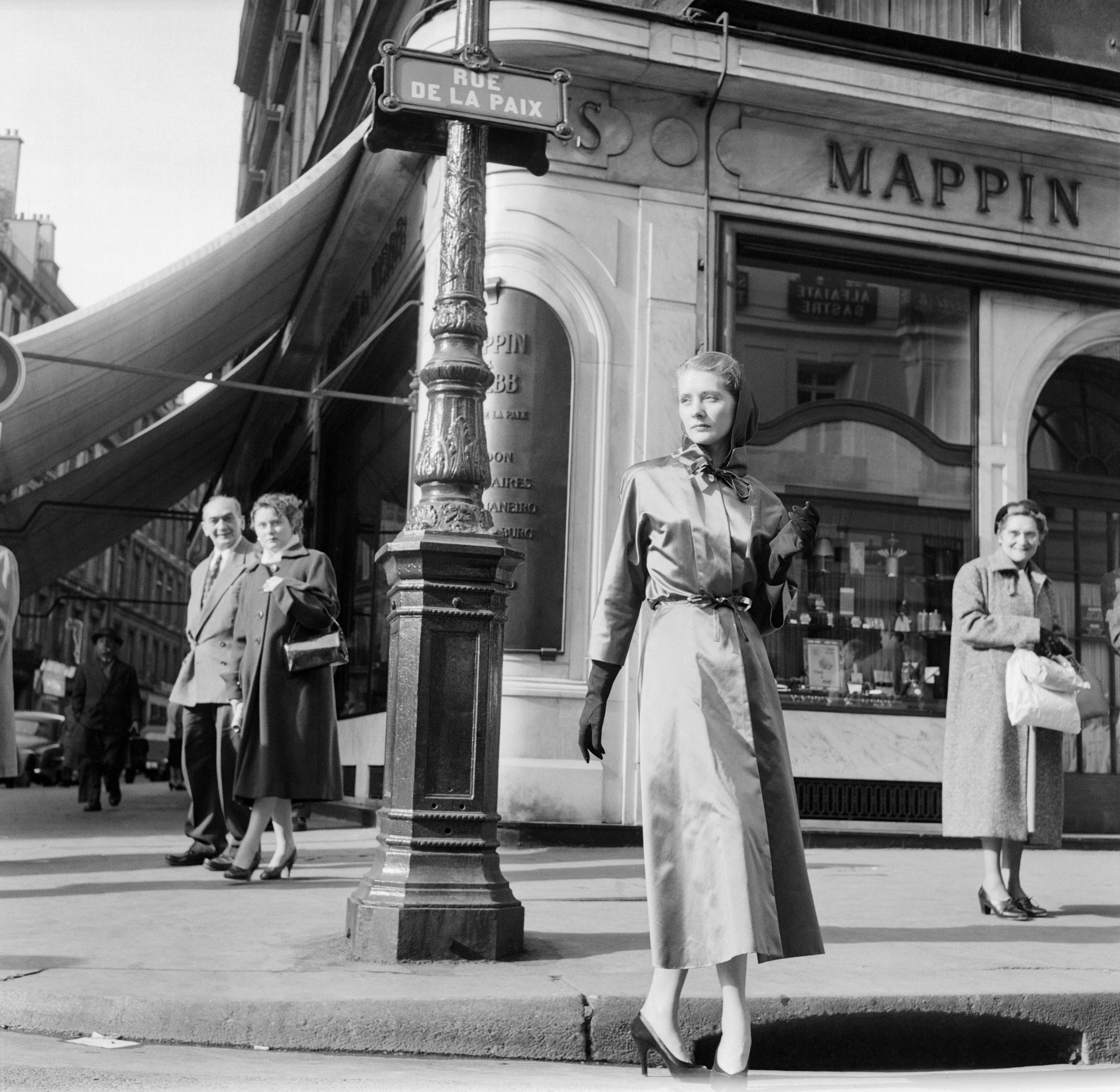 Vintage fashion in Paris - BBC Travel