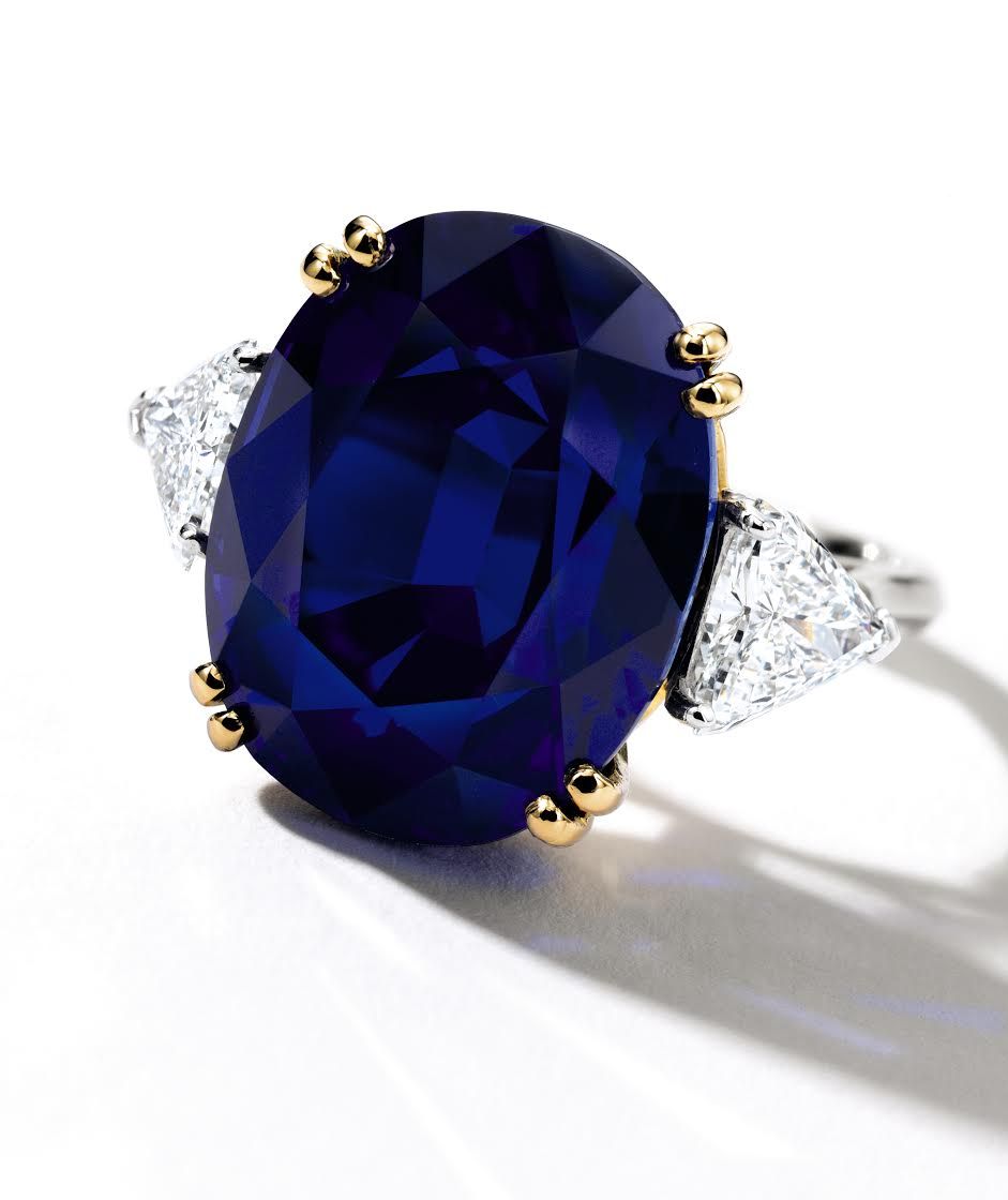 Ring Kashmir Sapphire Variety Of Natural Corundum 3,319ct Platinum 950  diamonds circa 0,66ct SSEF And Gübelin Certificate Ring Size 51