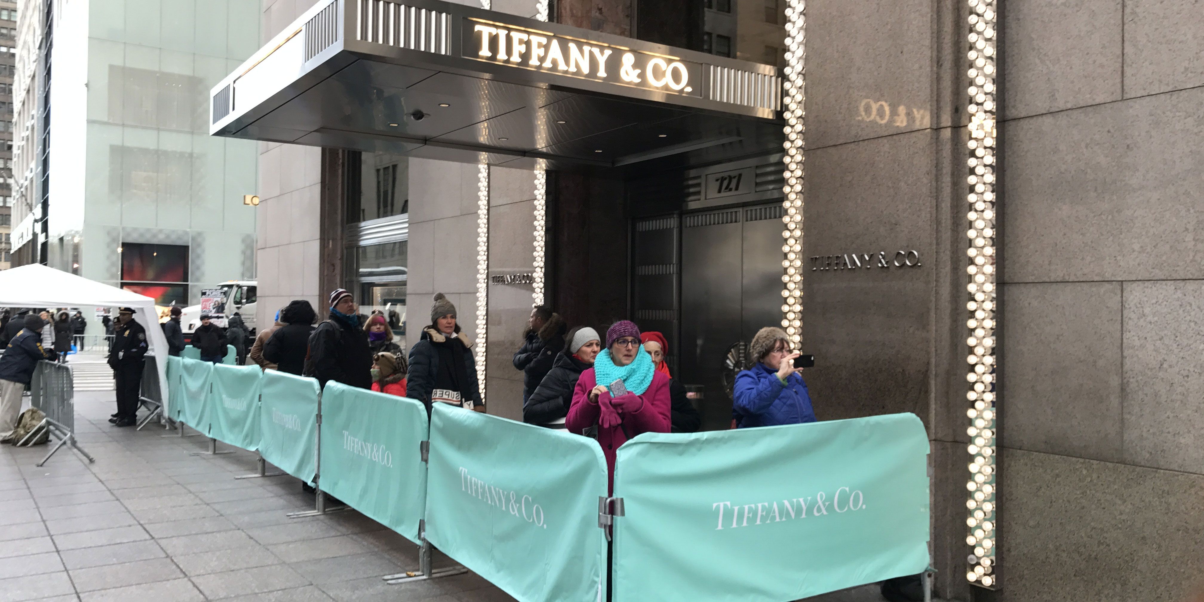 Tiffany customers ditching blue bags for plain ones as NYC crime soars