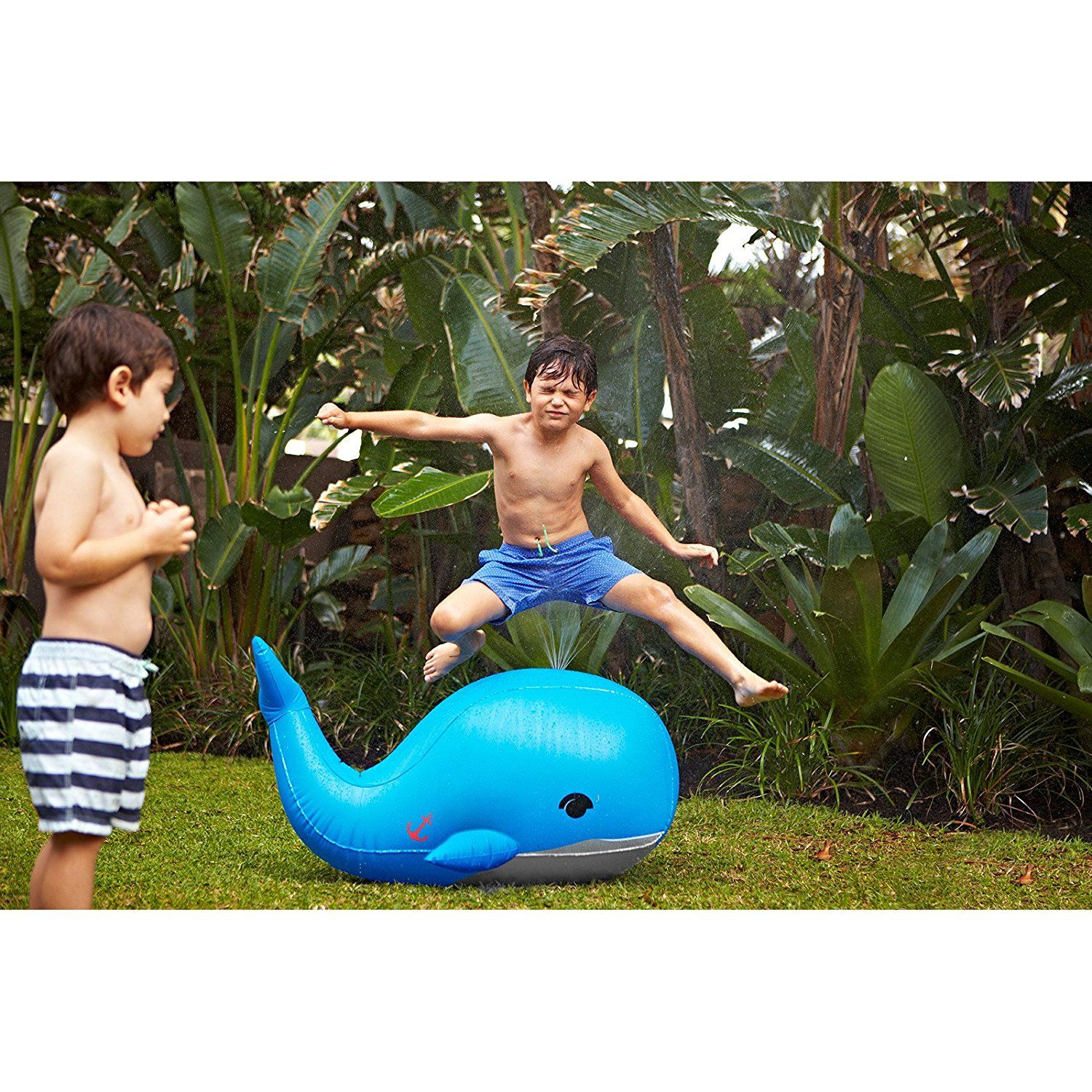 Moby dick inflatable sprinkler sunnylife