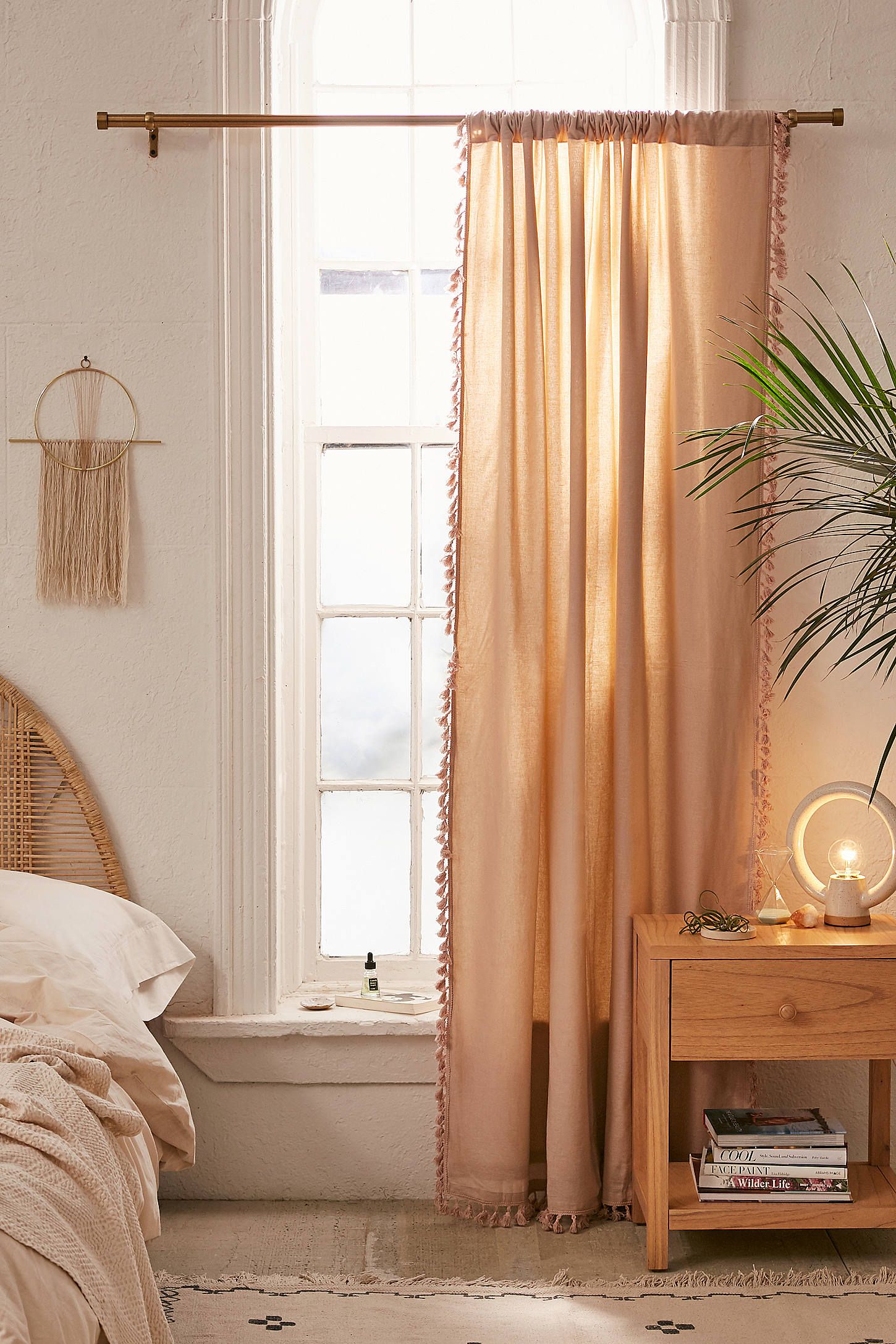 8 Totally Basic Things You Have In Your Bedroom That Guys Are Impressed By