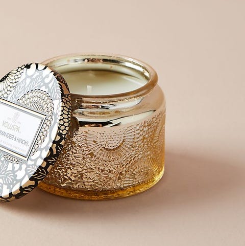 15 Of The Best Affordable Candles That Smell Amazing Inexpensive 1 If You Love That Clic Christmas Tree Smell