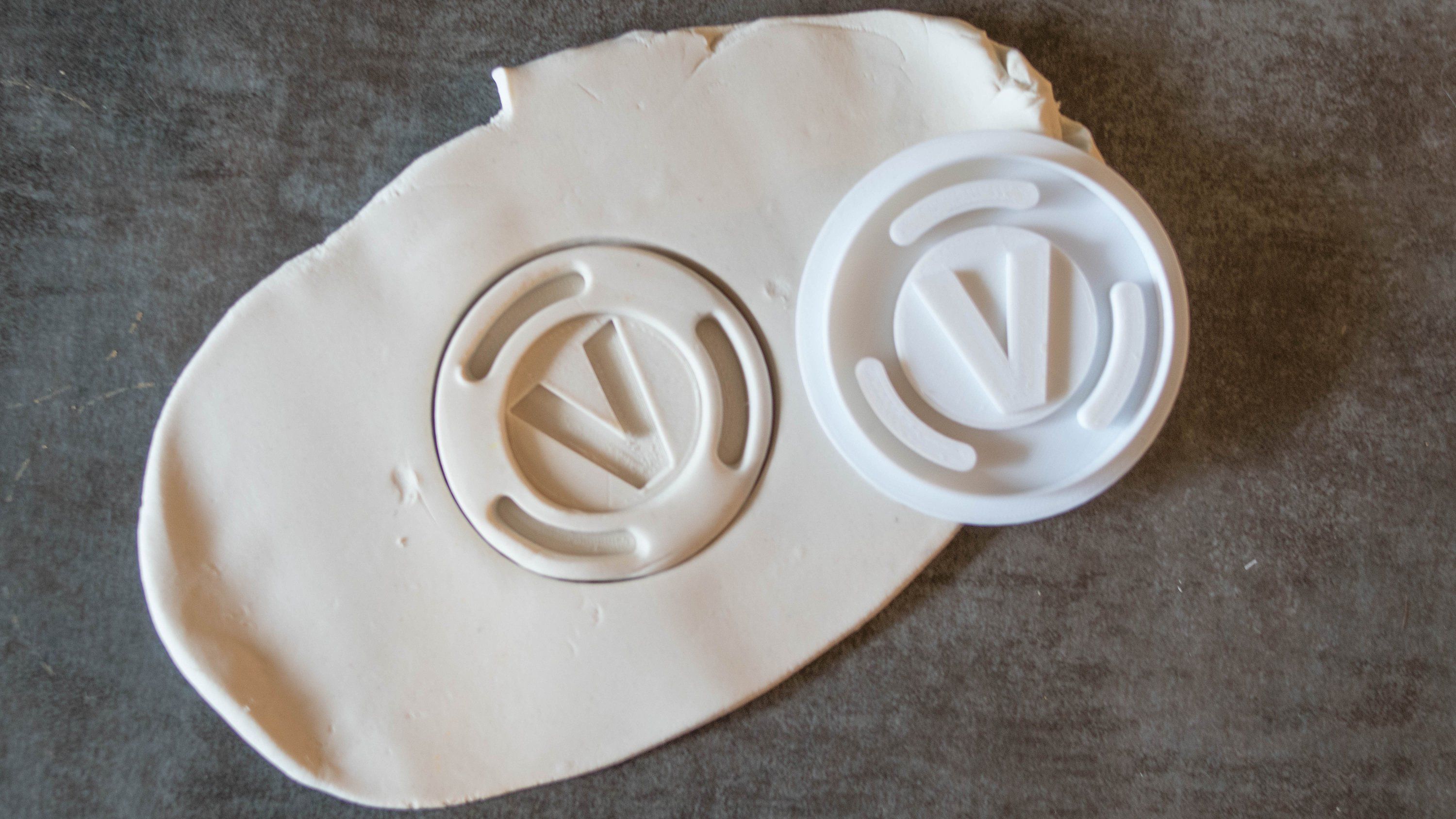 Fortnite V Bucks Cookie Cutter - 