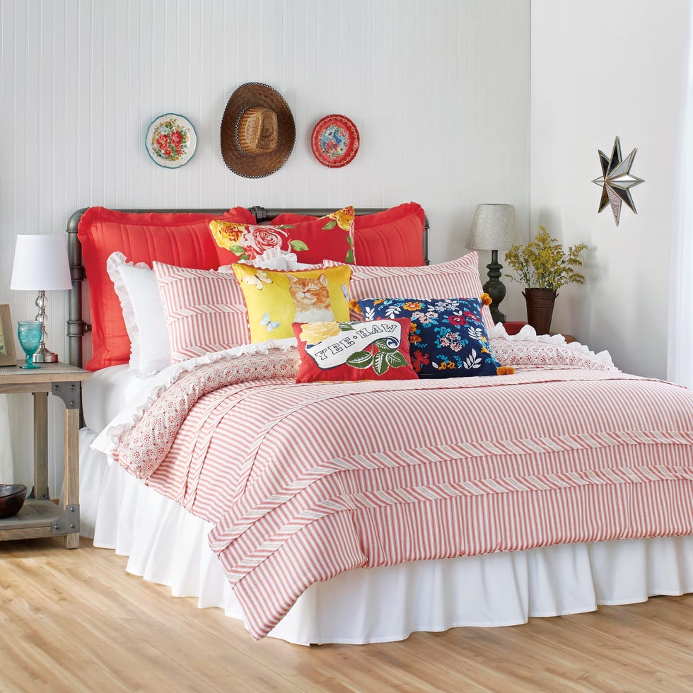 This Pioneer Woman's Floral Bedding Is On Sale at Walmart for $14