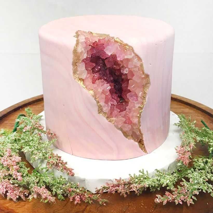 The Geode Wedding Cake Trend | Yolli News