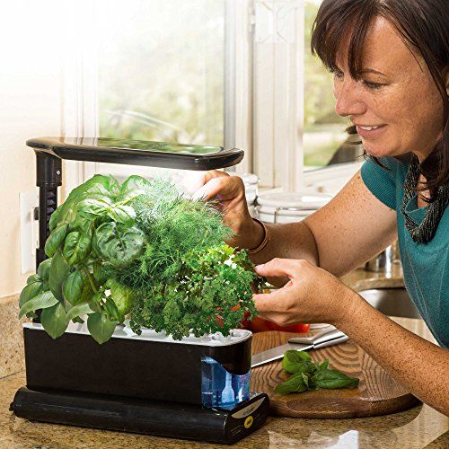 A Hydroponics Kit with Finely-Tuned LEDs