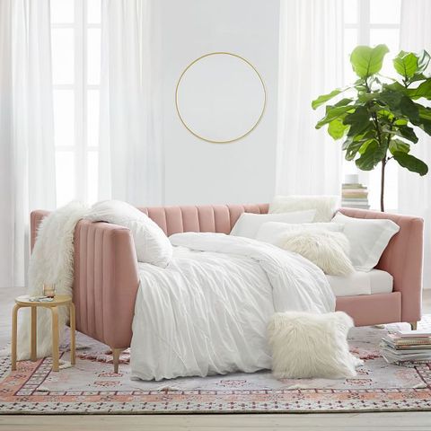 11 Chic Daybeds For Your Guest Room, How Do You Make A Queen Bed Into Daybed
