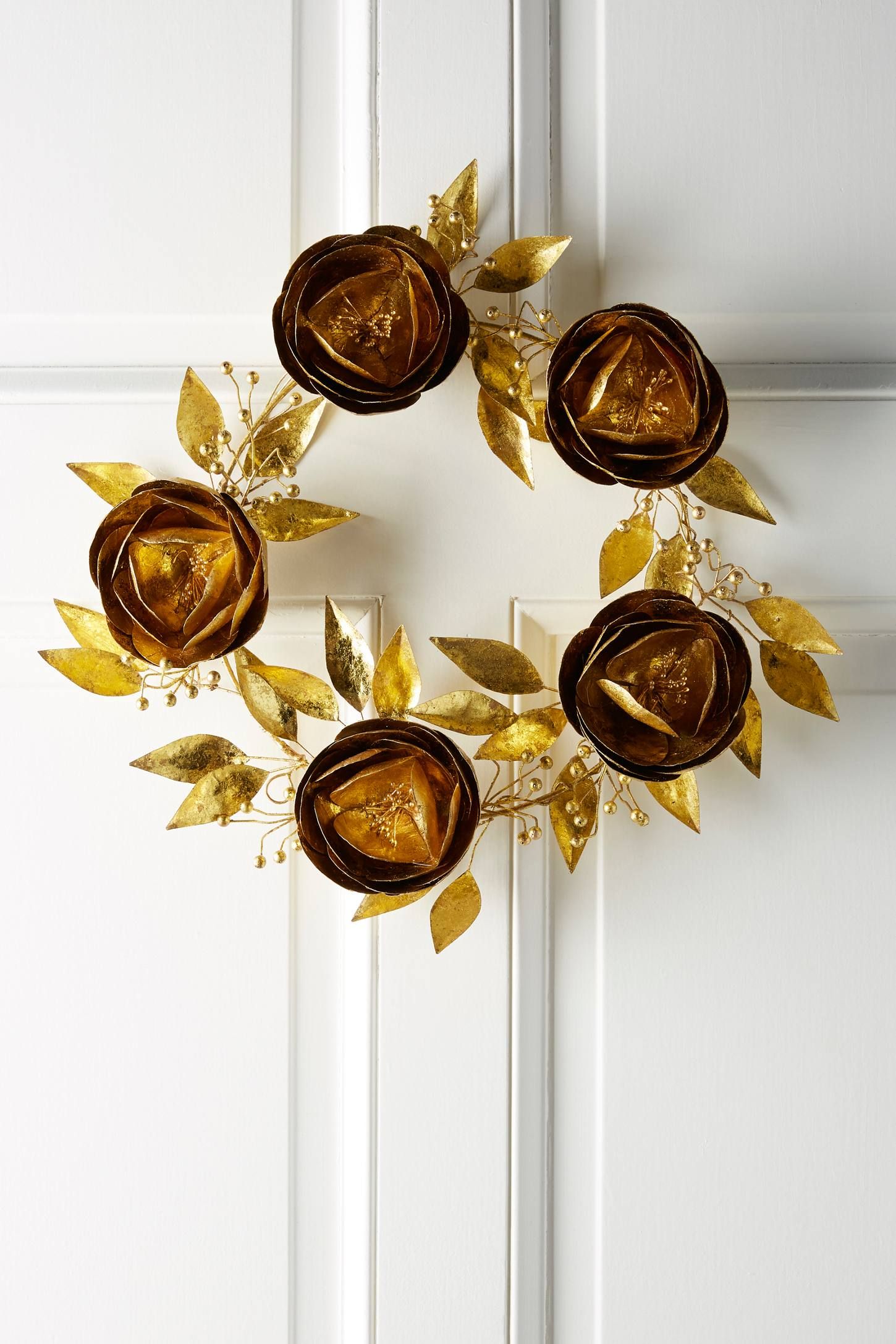 35 Gorgeous Wreaths For A Festive Front Door