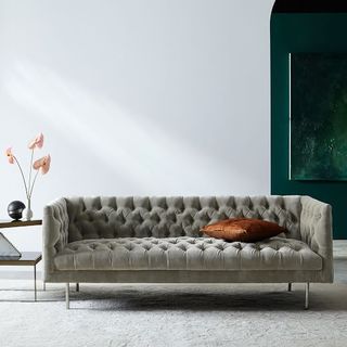 What Is A Chesterfield Sofa, What Is The Difference Between A Sofa And Chesterfield