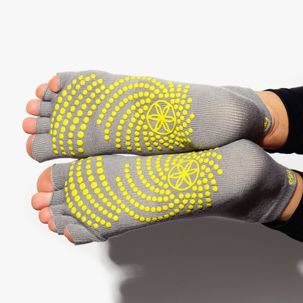 OVOV 4Pairs Closed Toe Yoga Socks Anti Non Slip Skid Socks for Women One Size 5-10 