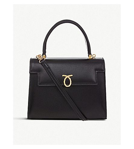 Queen Elizabeth's Favorite Handbag Brand is Launer - The Queen's Best ...