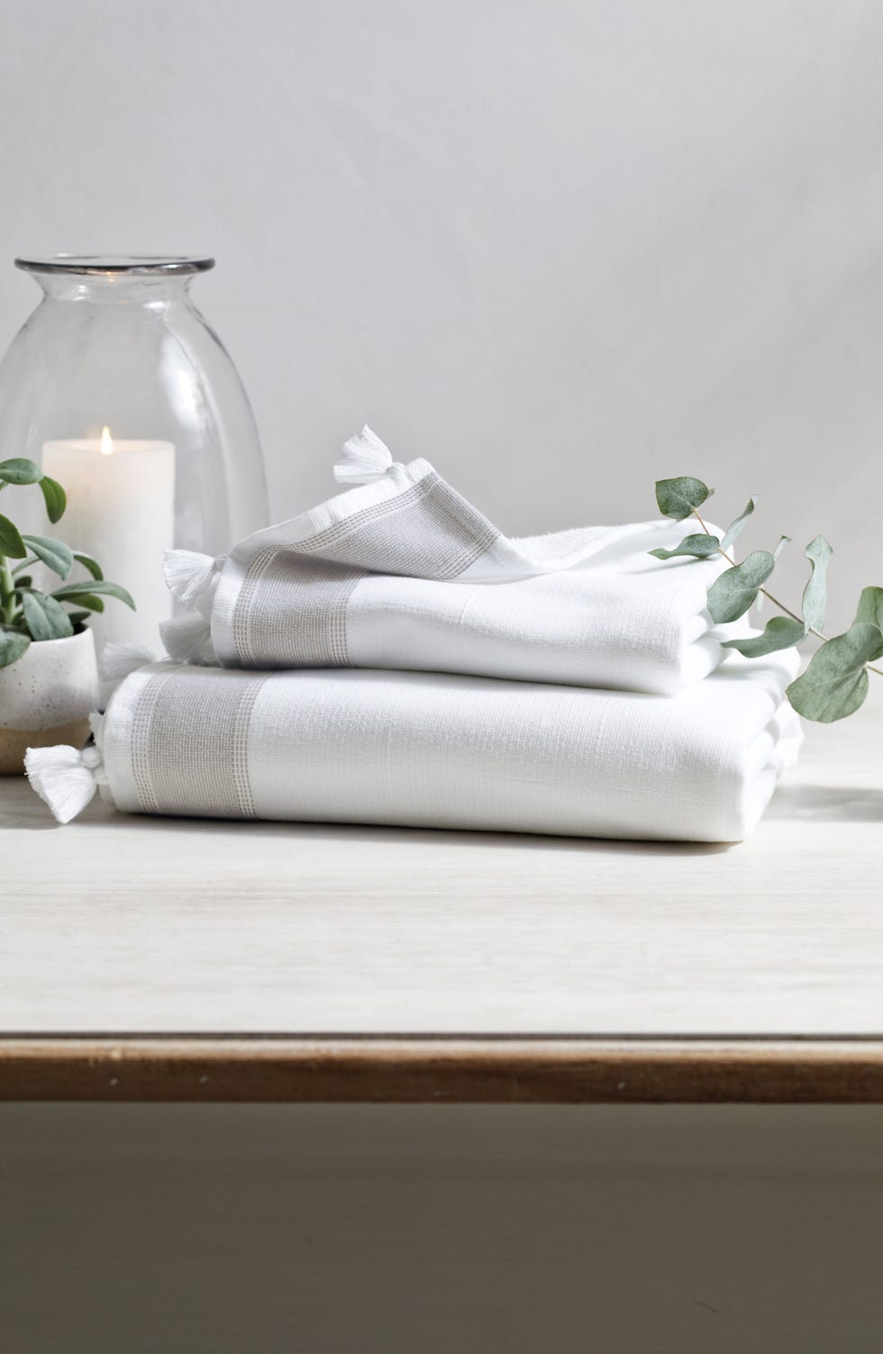 What is the Difference Between a Bath Towel and Bath Sheet? - My Linen