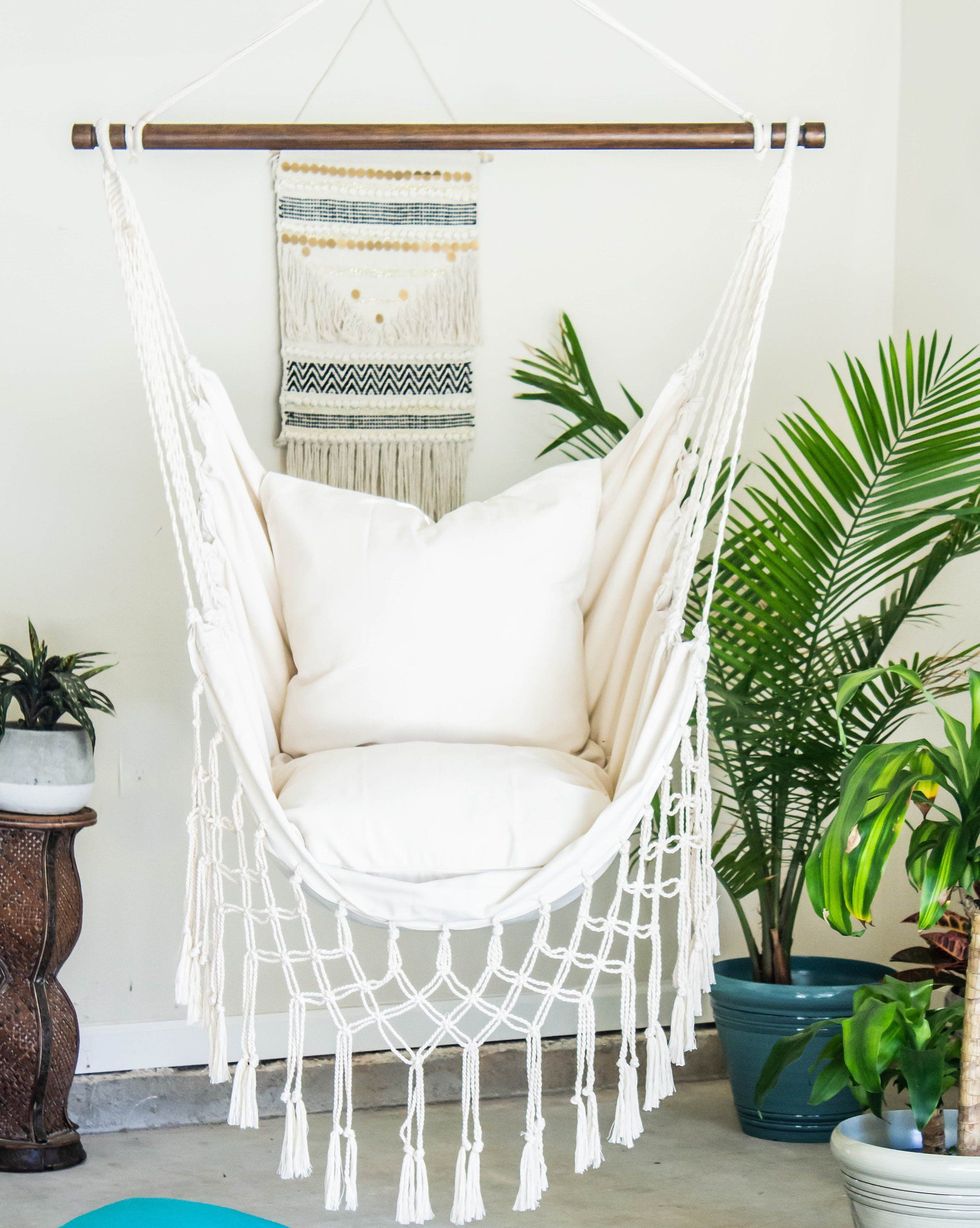 Waarschijnlijk ras versieren 15 Best Indoor Hammocks and Indoor Swings - Relaxing Hanging Chairs and  Swings for Your Home