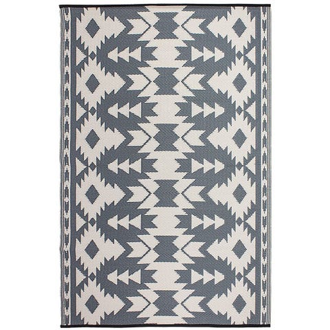 13 Best Outdoor Rugs You Can Buy On Amazon In 2019