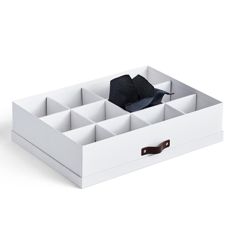 https://hips.hearstapps.com/vader-prod.s3.amazonaws.com/1555017059-bleecker-divided-organizer-with-handle-white-silo_2002_1000x1000_b9347630-8942-4d99-8fac-66b9fd678faa_1800x1800.jpg?crop=1xw:1.00xh;center,top&resize=980:*