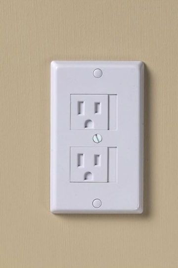 KidCo Universal Outlet Cover 