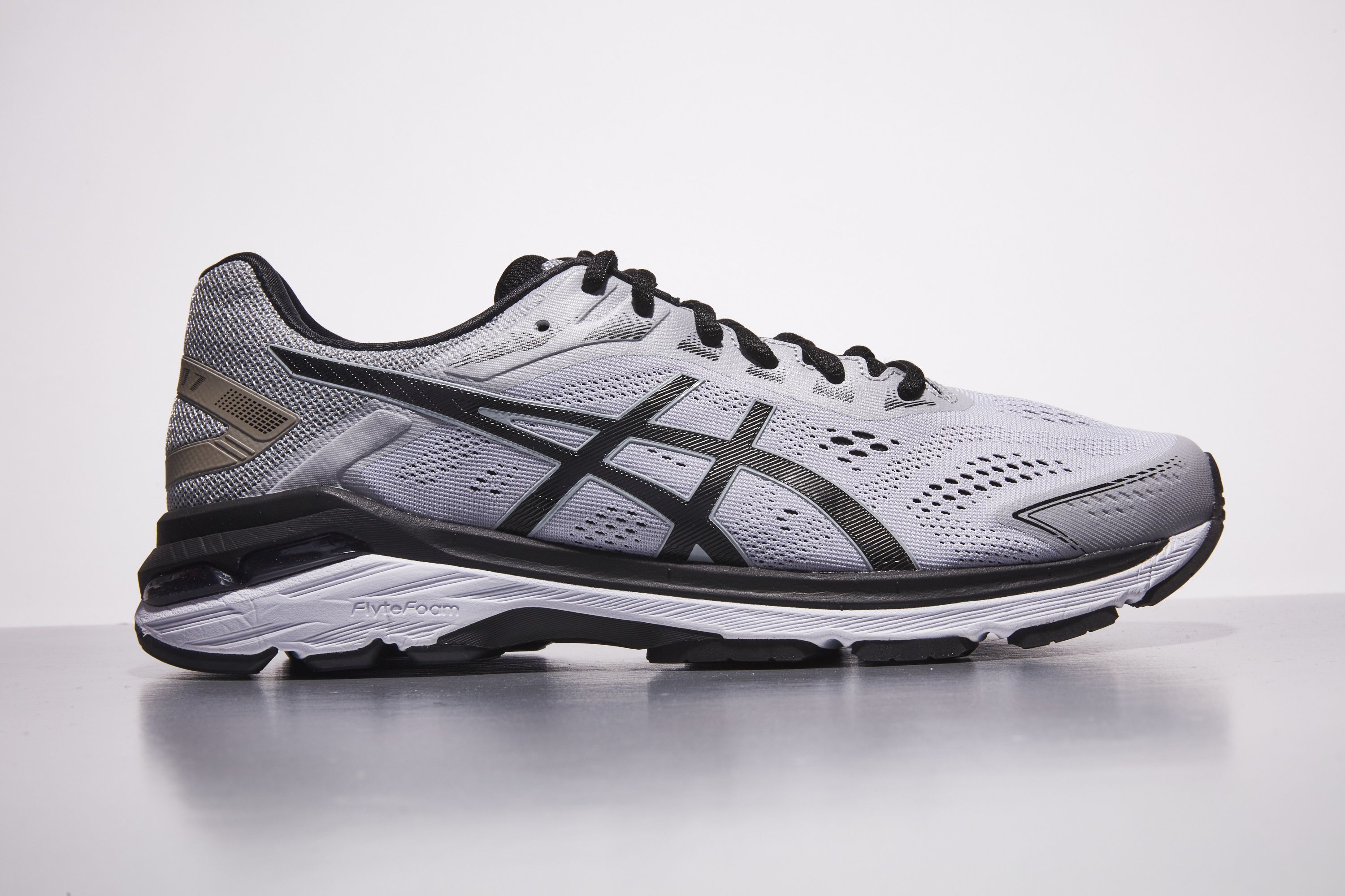 on running shoes overpronation TGS A.A