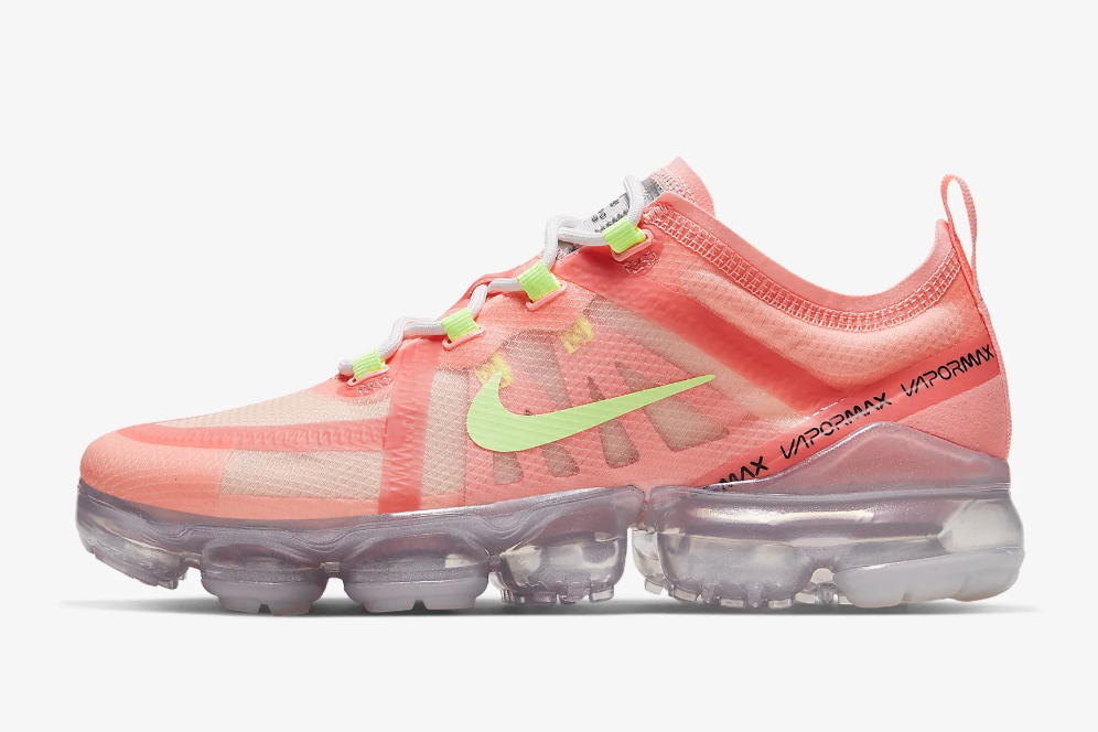 nike running vapormax 19 trainers in pink