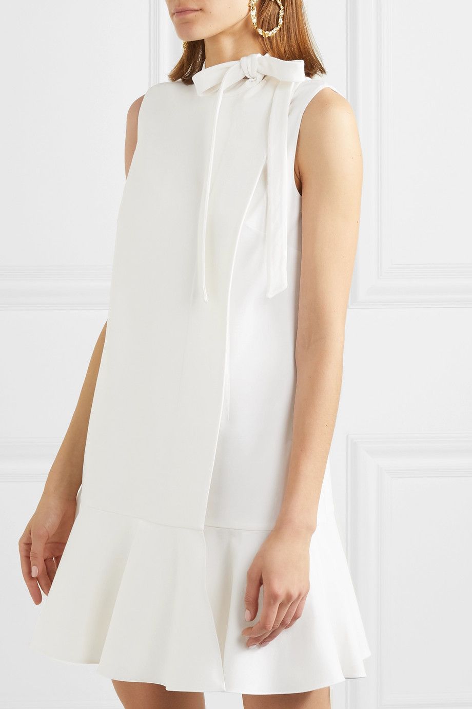 白色無袖洋裝，約NT.69,600