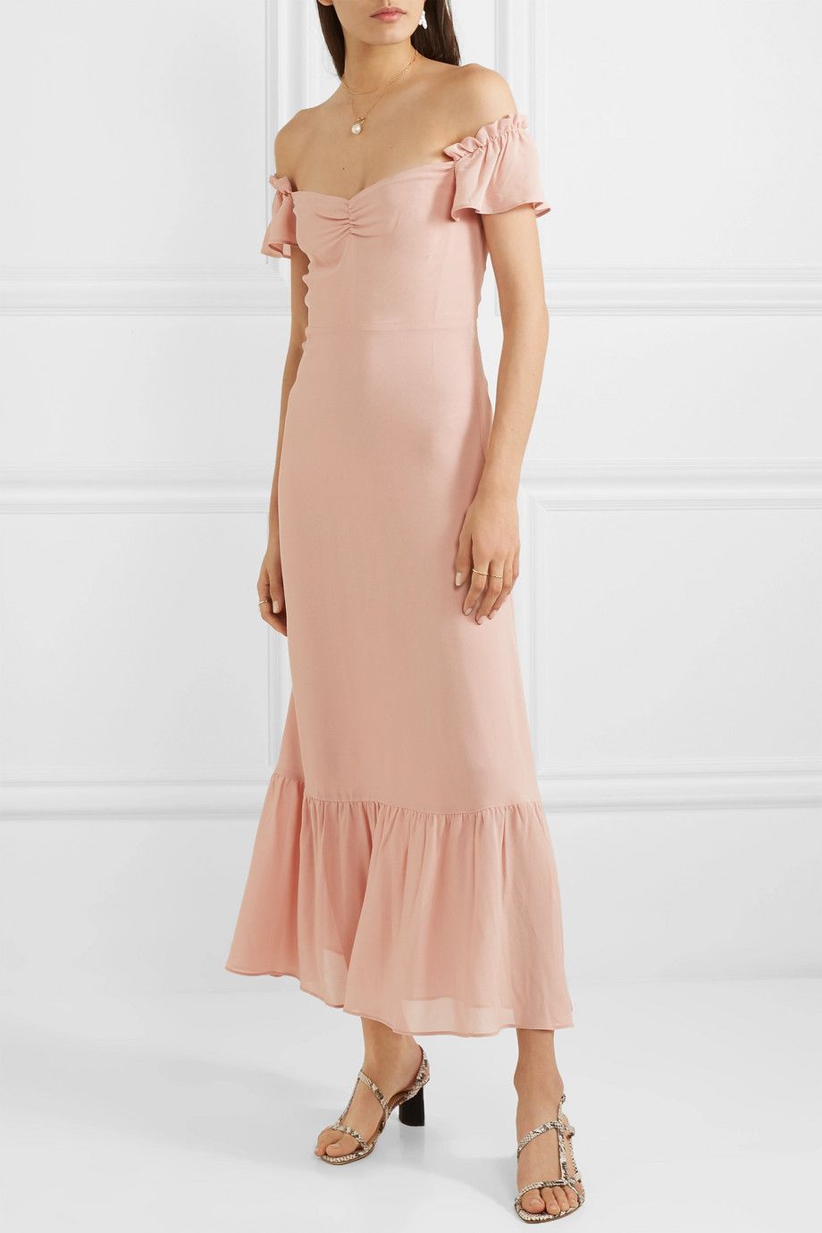 一字領粉色洋裝，約NT.8,730