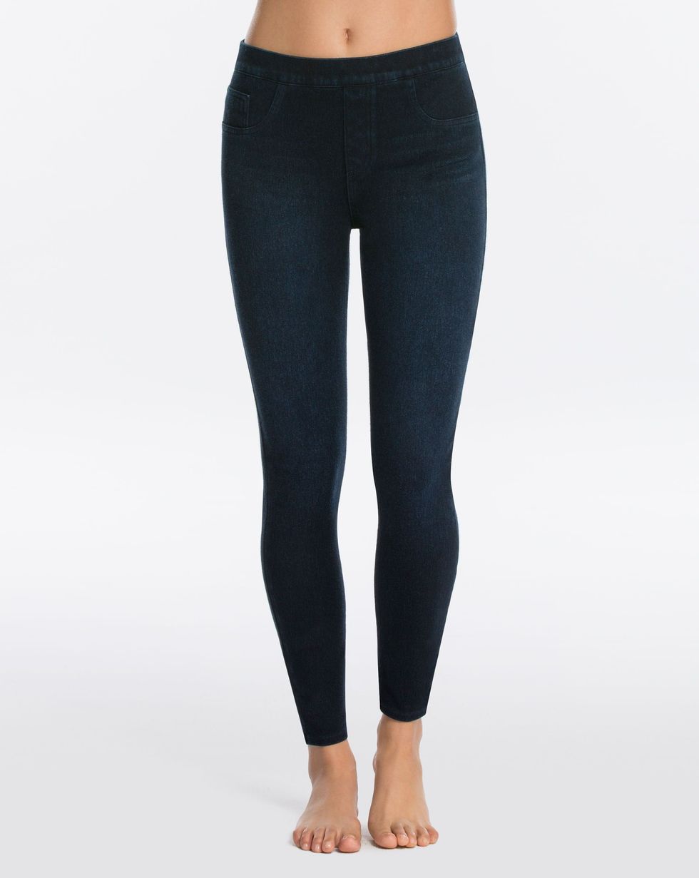 Did you know @spanx makes apparel? And active? And ponte pants? And DENIM!?  (best jeans ever) And leggings (of course!), and dresses and