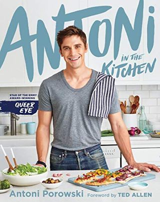 Antoni en la cocina de Antoni Porowski
