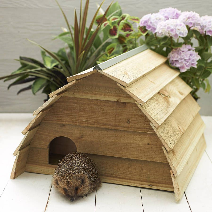 Hedgehog House Wooden Roof Nature Hibernation Box Shelter Home Nest 