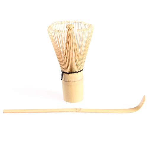 Batidor de bambú y boca para uso con té matcha Fotografía de stock - Alamy