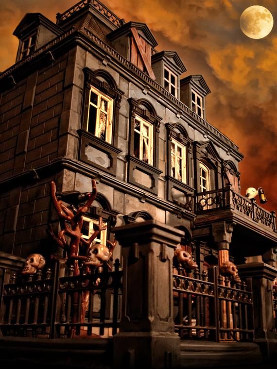 Playmobil Haunted Halloween Victorian Mansion