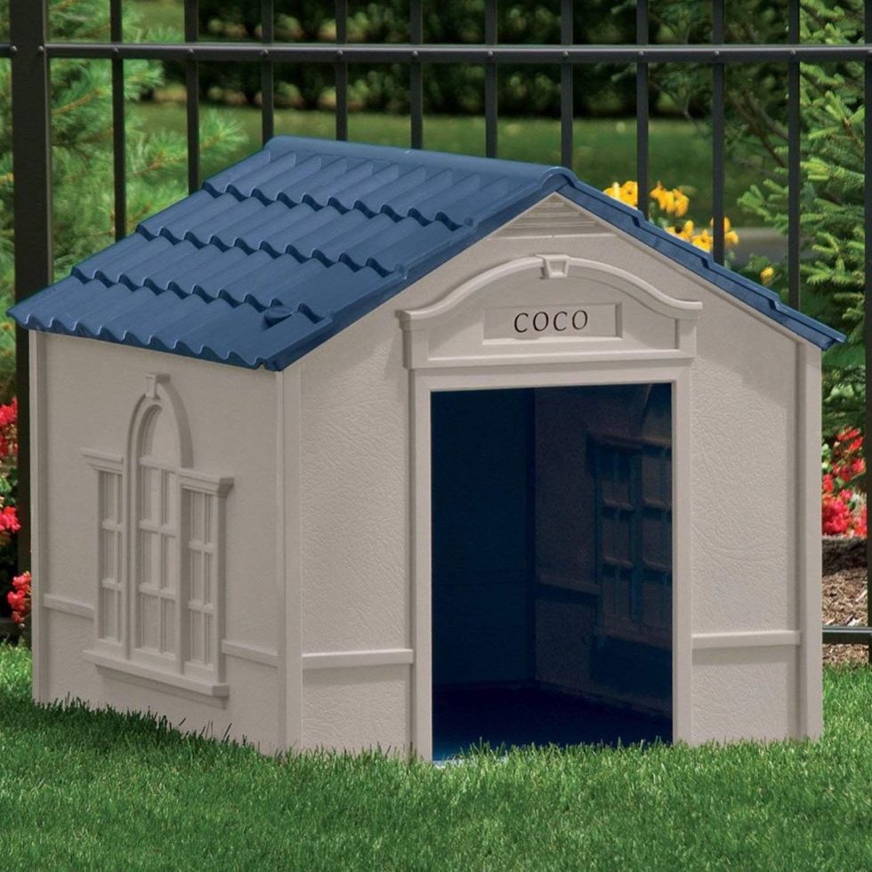 Suncast Outdoor Dog House with Door 