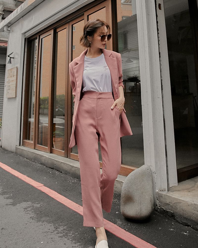 粉色西裝外套+長褲