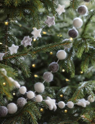 How To Decorate A Christmas Tree Like A Professional