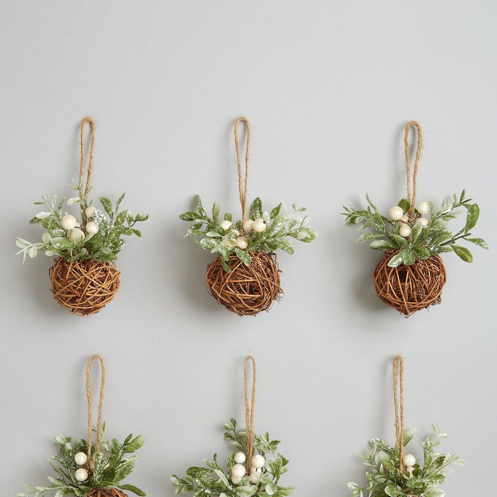 6 Mistletoe Ball Decorations