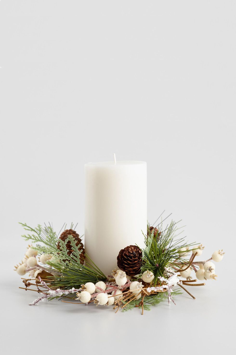 Ivory Holiday Berry Candle Ring