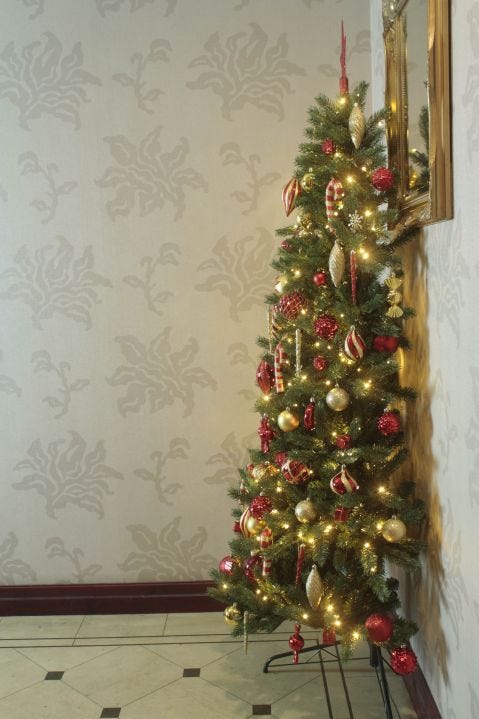 Featured image of post Slim Christmas Tree With Lights Clearance