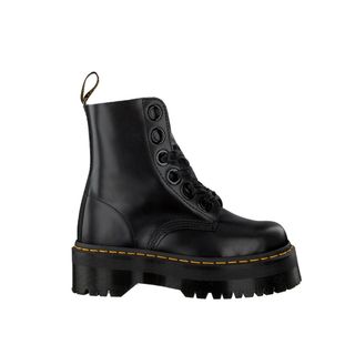 https://hips.hearstapps.com/vader-prod.s3.amazonaws.com/1581682950-drmartens-weekly-fav-1-1581682932.jpg?crop=1xw:1xh;center,top&resize=320%3A%2A