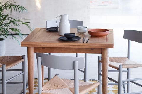 Best Small Dining Table 18 Compact, How To Decorate A Small Square Dining Table