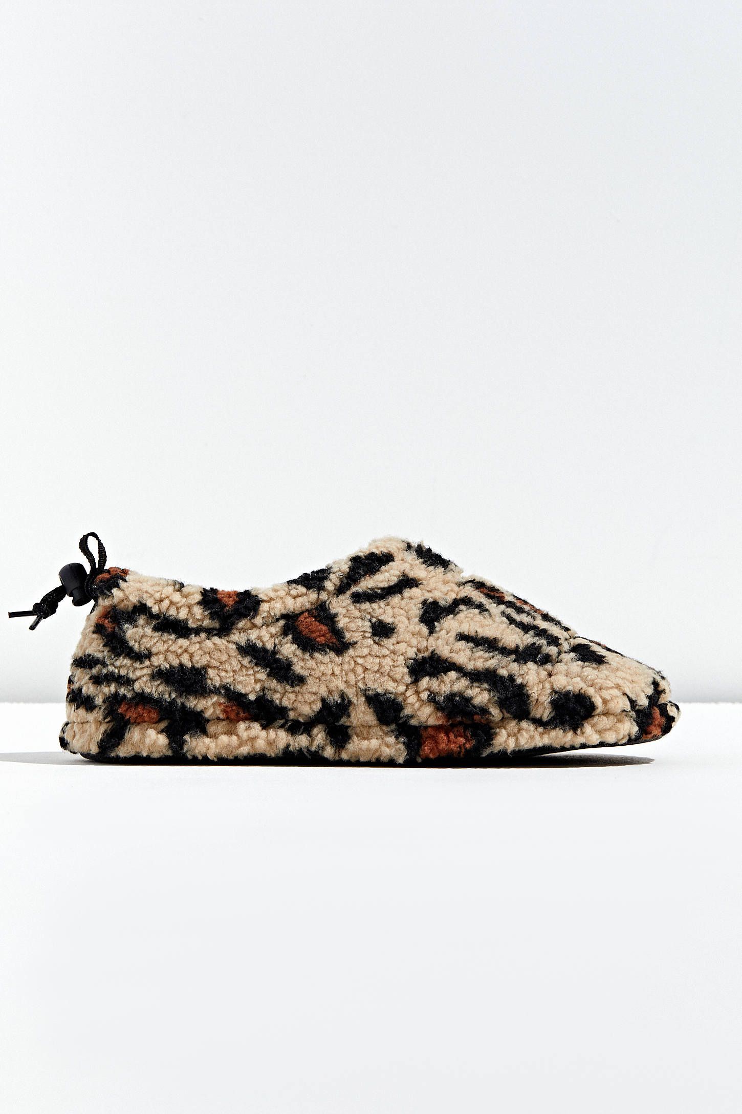 Urban outfitters dumpling online slippers