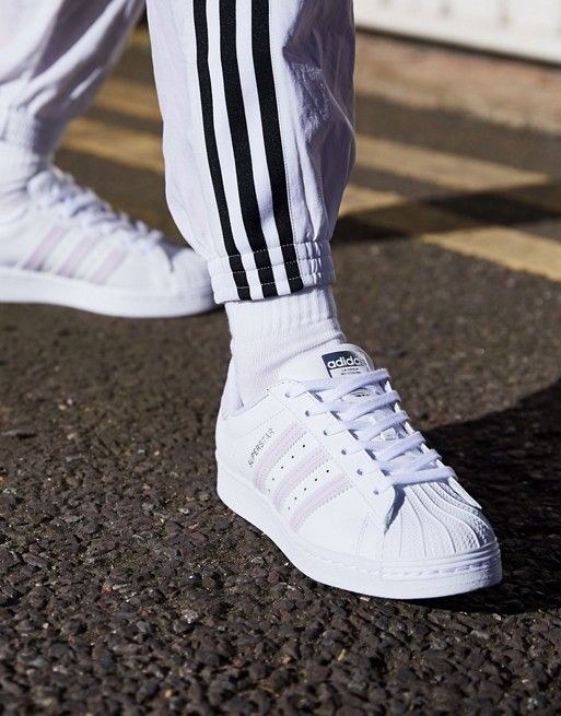 你也可以試試：Adidas Originals Superstar白色運動鞋