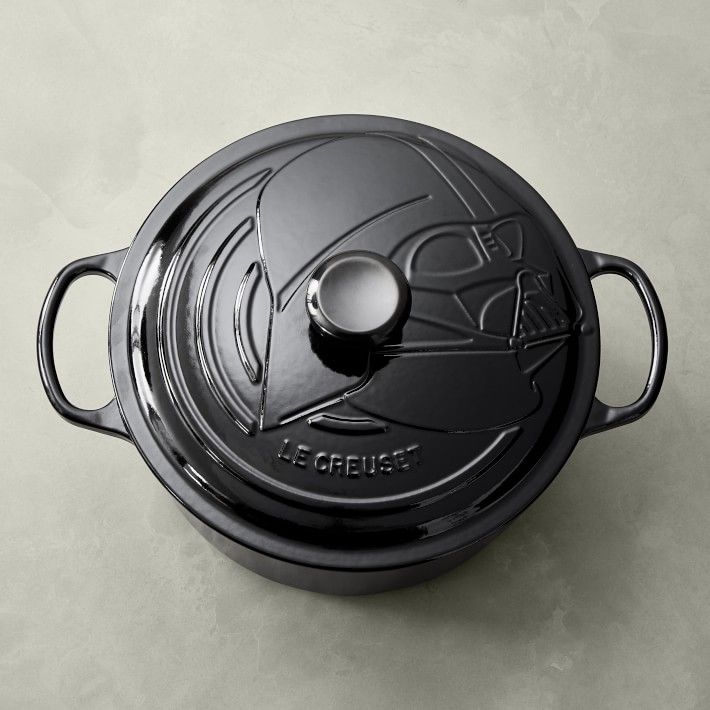 https://hips.hearstapps.com/vader-prod.s3.amazonaws.com/1586967776-le-creuset-cast-iron-5-1-2-qt-round-oven-star-wars-darth-v-o.jpg?crop=1xw:1.00xh;center,top&resize=980:*