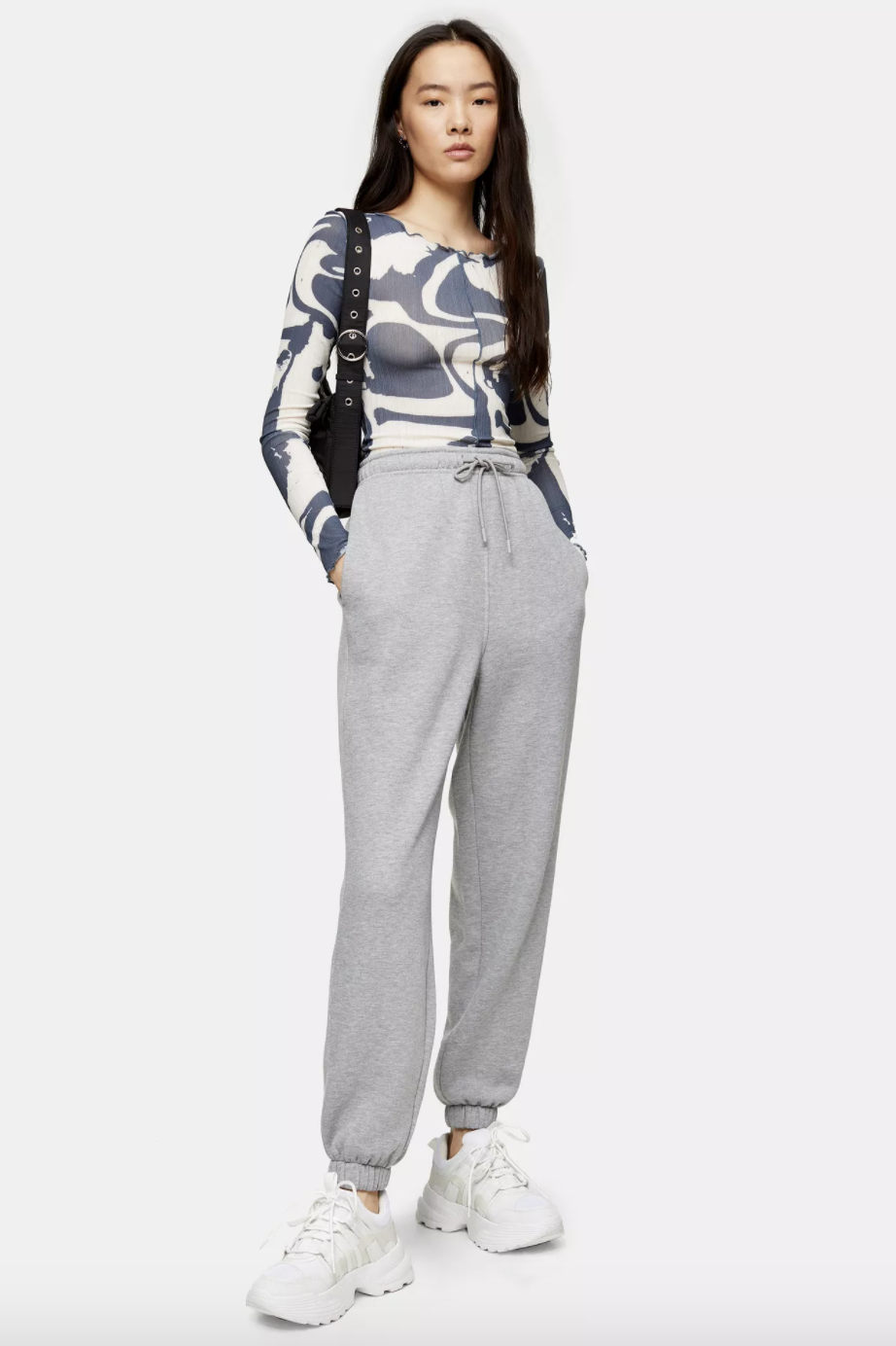 3 Easy Sweatpants Outfit Ideas That Actually Look Cute