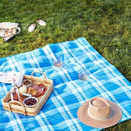 waterproof picnic rug with carrying straps