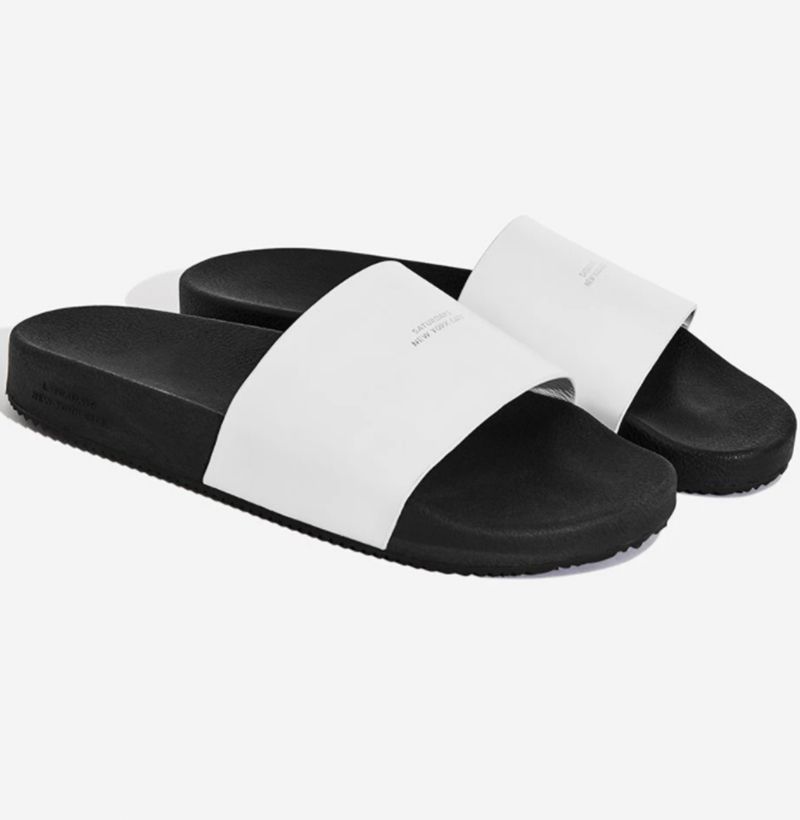 plain black flip flops mens