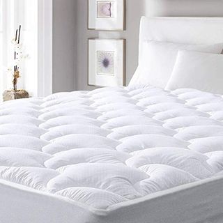 Cooling Mattress Protector with Fitted Skirt