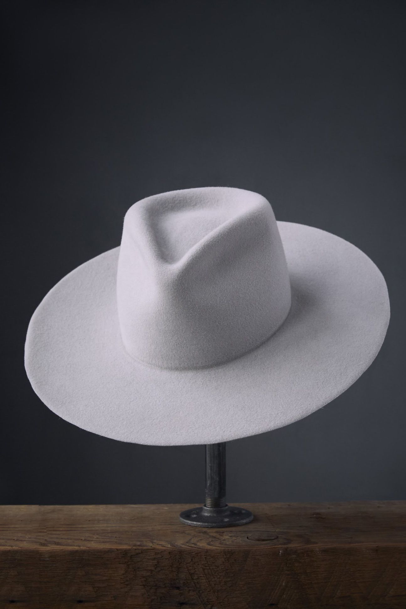 type of hat beginning with f