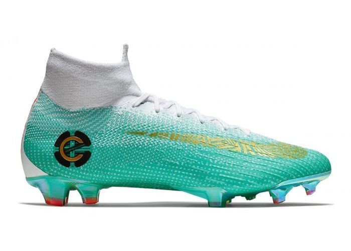 Scarpe da cheap calcio strane