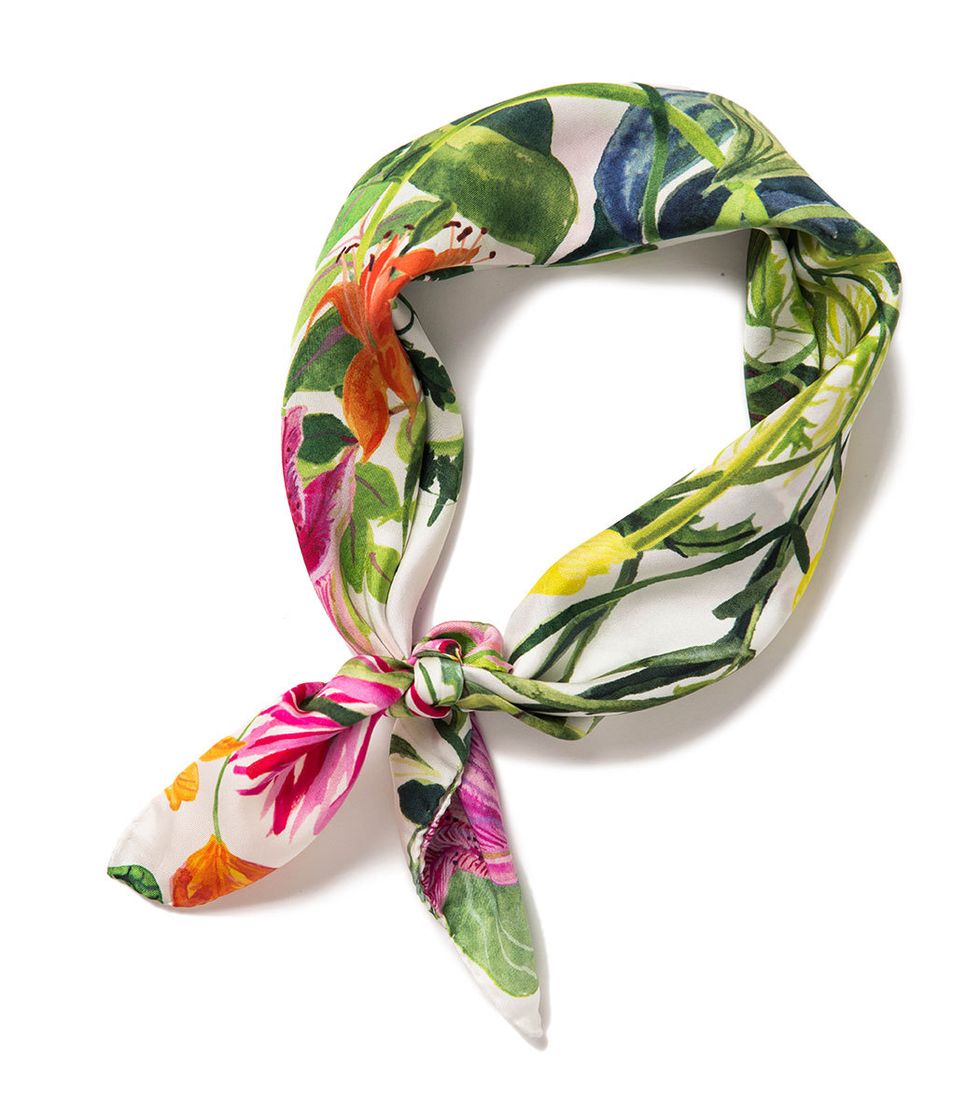 How to Tie a Scarf - 7 Cool Ways to Tie a Silk Scarf 2022