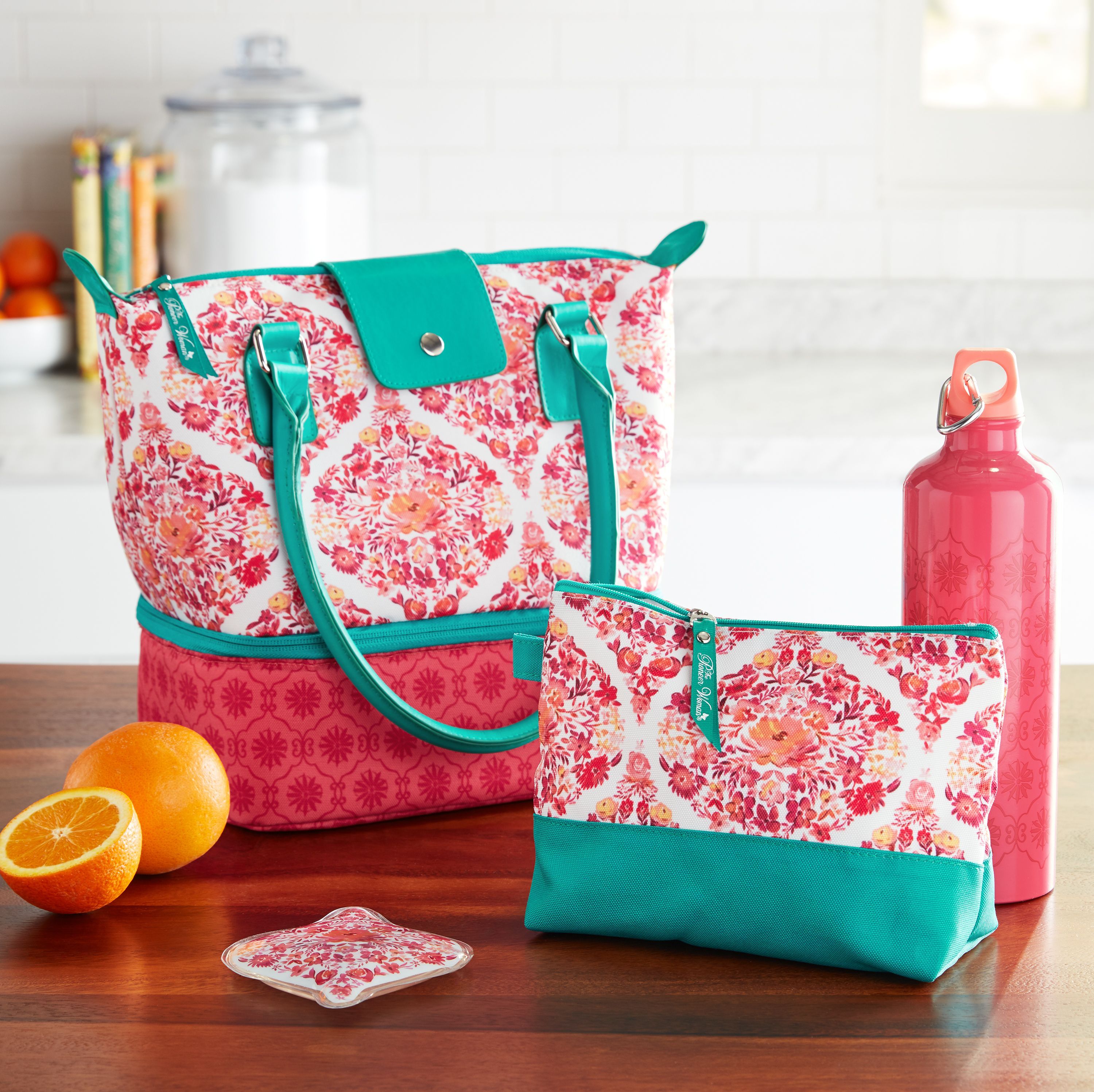 The Pioneer Woman Lunch Kit Is a 3 in One Set for Less Than 35