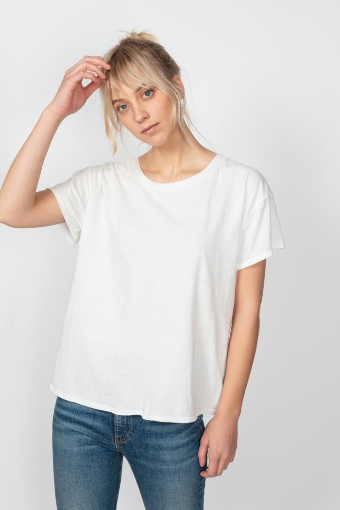 plain white t shirt female