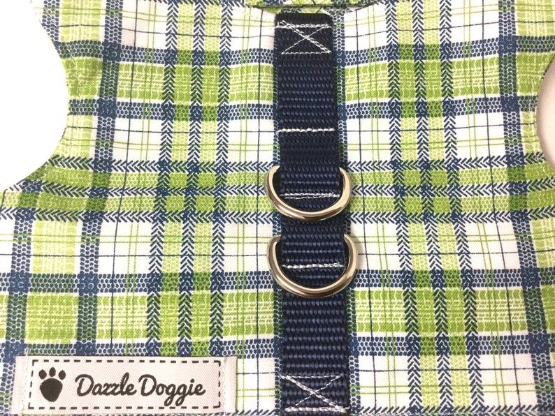 Dog harness in plaid 